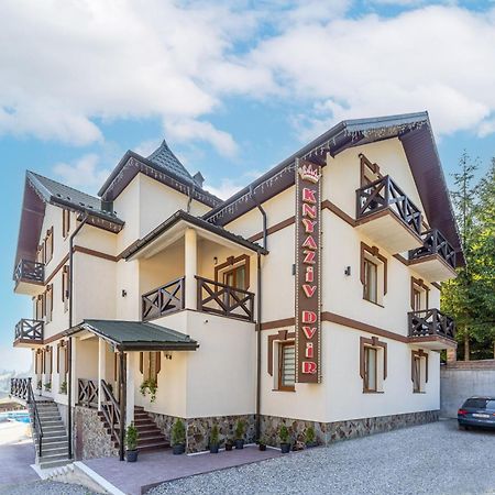 فندق Князів Двір بوكوفِل المظهر الخارجي الصورة
