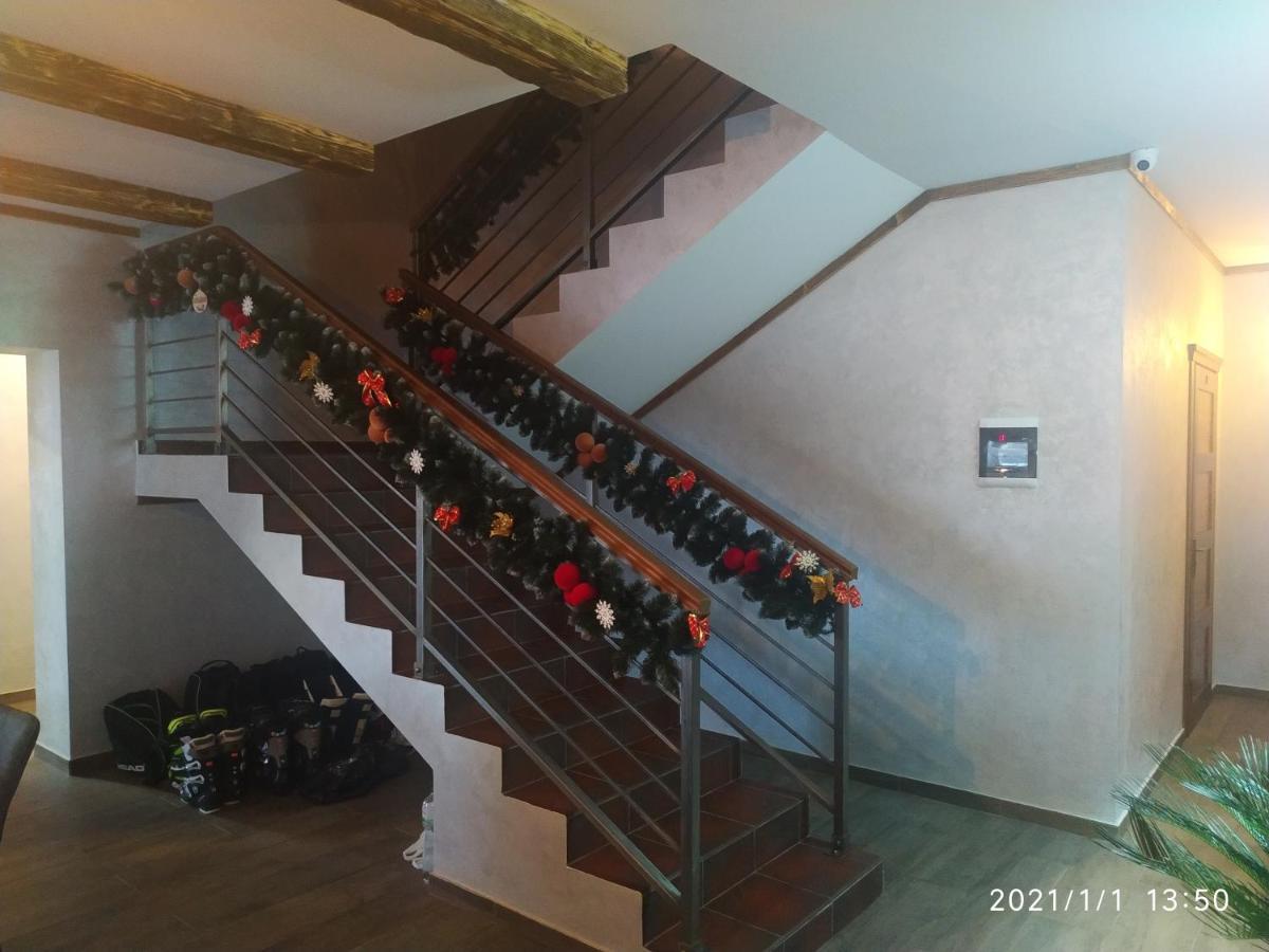 فندق Князів Двір بوكوفِل المظهر الخارجي الصورة