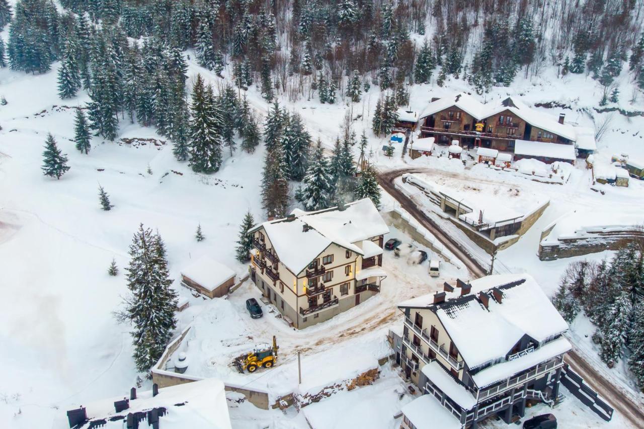 فندق Князів Двір بوكوفِل المظهر الخارجي الصورة